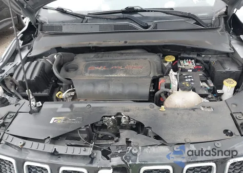 2021 Jeep Compass Latitude 4X4 z USA, uszkodzony, nr VIN 3C4NJDBB1MT530110